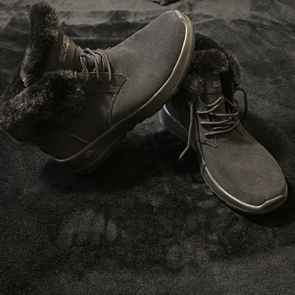 Sketchers Fuzzy Ankle Boots